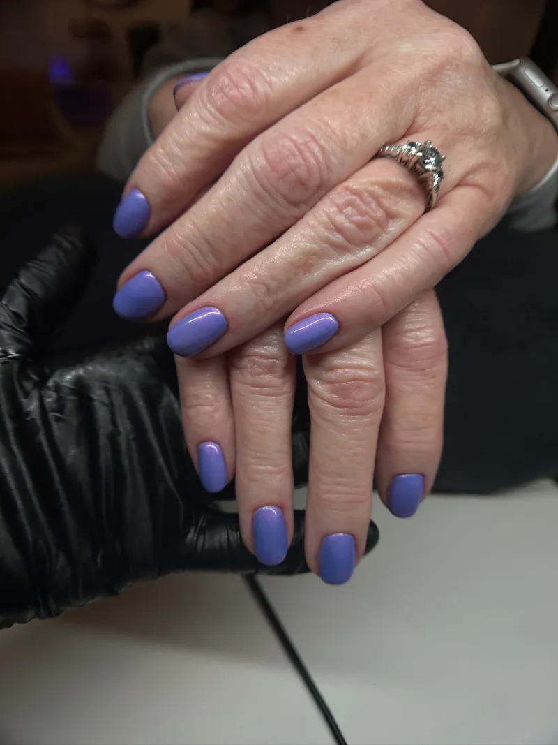 Short periwinkle gel manicure