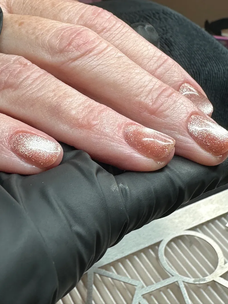 Copper cat-eye nails with a glitter fade
